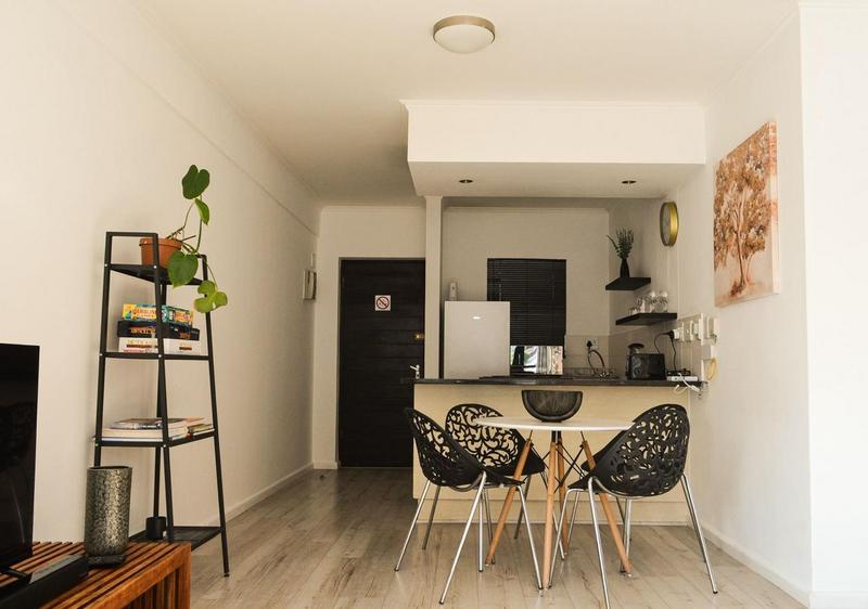 To Let 2 Bedroom Property for Rent in Woodstock Upper Western Cape